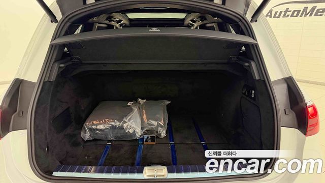 Mercedes-Benz GLS-Class 2026 — photo 12