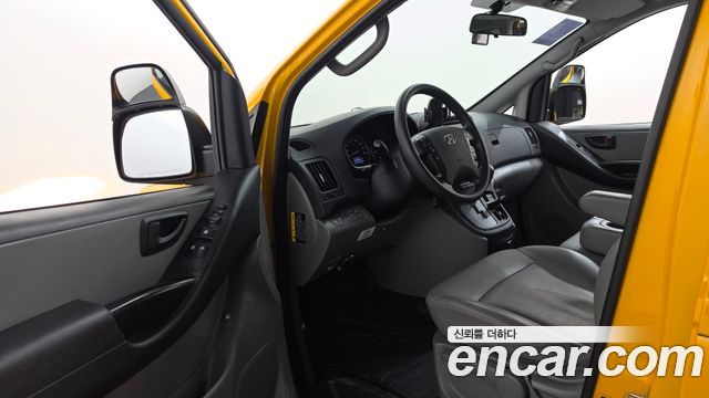 Hyundai Starex 2019 — photo 10