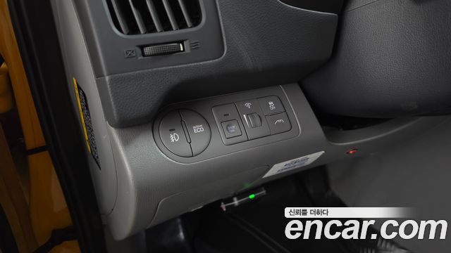 Hyundai Starex 2019 — photo 16
