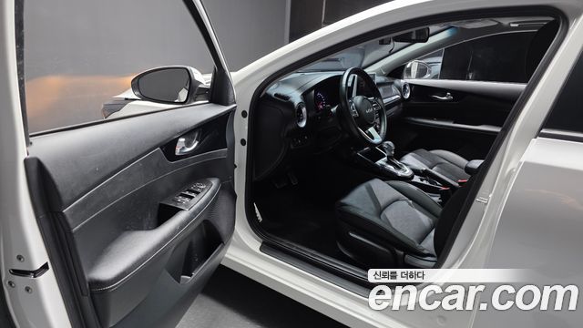 Kia K3 2023 — photo 10