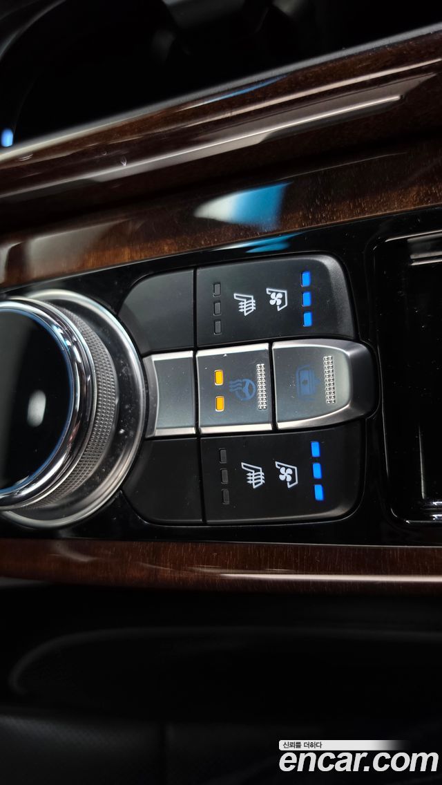 Genesis EQ900 2016 — photo 28