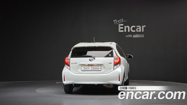 Toyota Prius 2019 — photo 4
