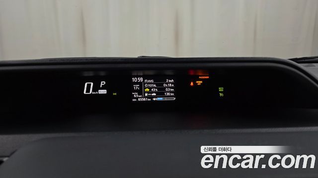 Toyota Prius 2019 — photo 11