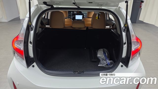 Toyota Prius 2019 — photo 24