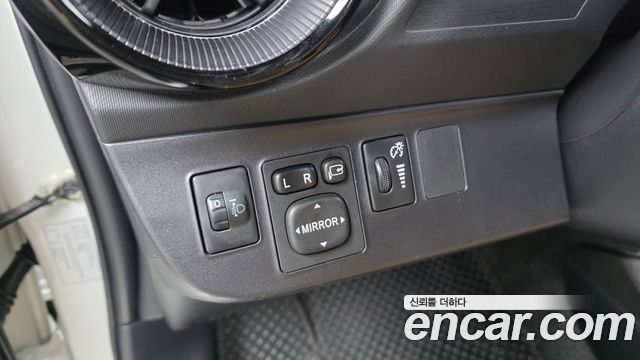 Toyota Prius 2019 — photo 25