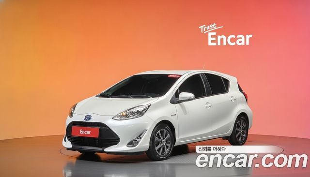 Toyota Prius 2019 — photo 1
