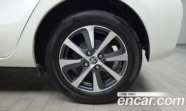 Toyota Prius 2019 — photo 7