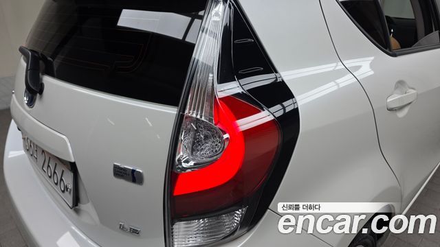 Toyota Prius 2019 — photo 9