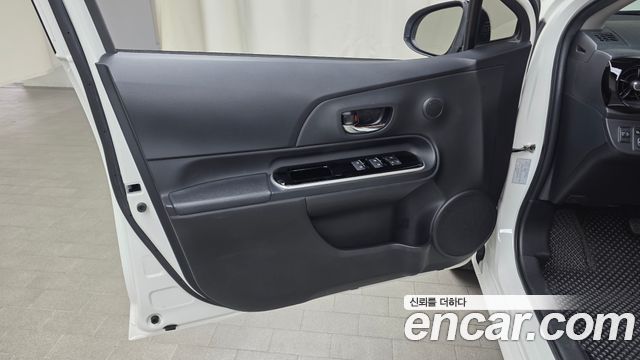 Toyota Prius 2019 — photo 14