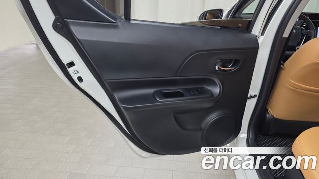 Toyota Prius 2019 — photo 15