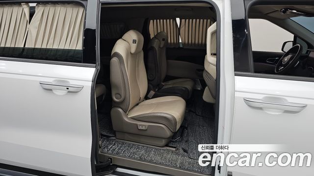 Kia Canival 2021 — photo 17