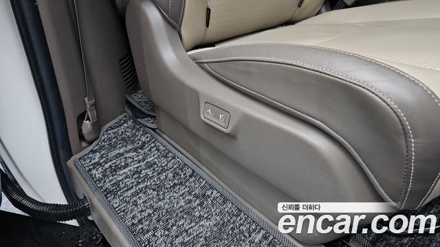 Kia Canival 2021 — photo 22