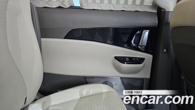 Kia Canival 2021 — photo 15