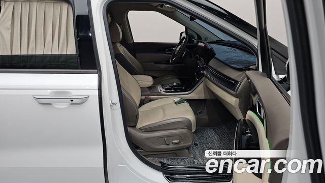 Kia Canival 2021 — photo 16