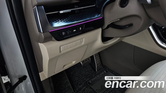 Kia Canival 2021 — photo 28