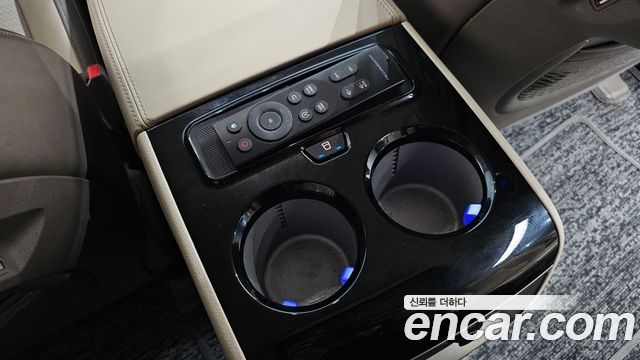 Kia Canival 2021 — photo 34