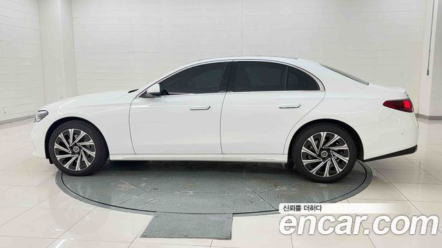 Mercedes-Benz E-Class 2026 — photo 3
