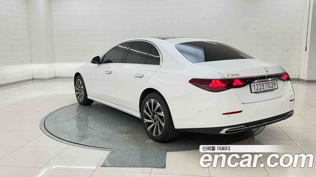 Mercedes-Benz E-Class 2026 — photo 4
