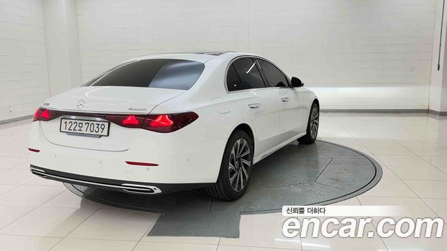 Mercedes-Benz E-Class 2026 — photo 6