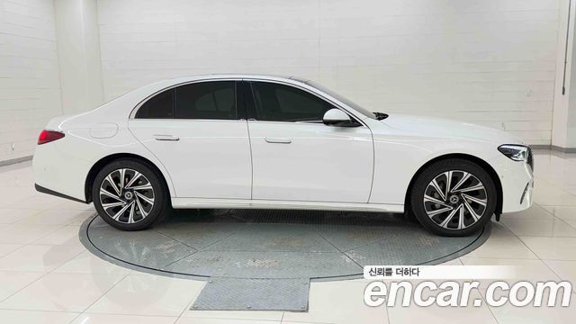 Mercedes-Benz E-Class 2026 — photo 7