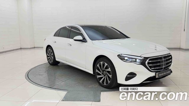 Mercedes-Benz E-Class 2026 — photo 8