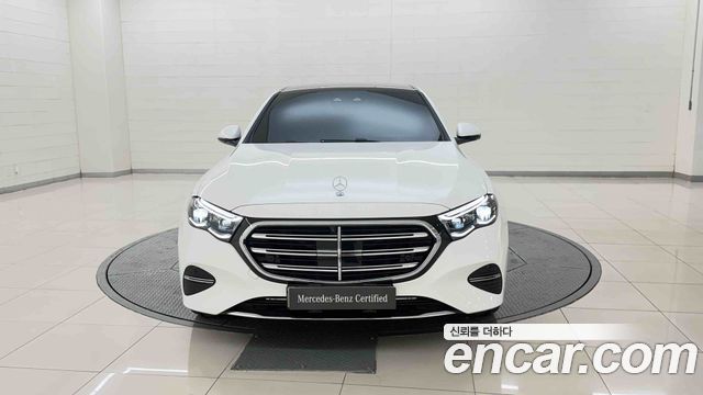 Mercedes-Benz E-Class 2026 — photo 9