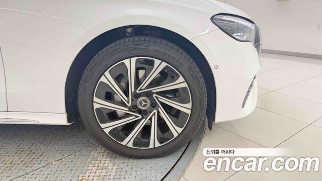Mercedes-Benz E-Class 2026 — photo 10