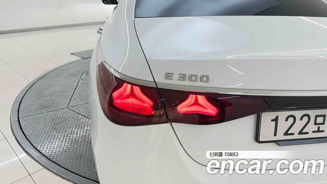 Mercedes-Benz E-Class 2026 — photo 12