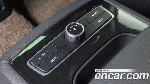 Kia K7 2020 — photo 32