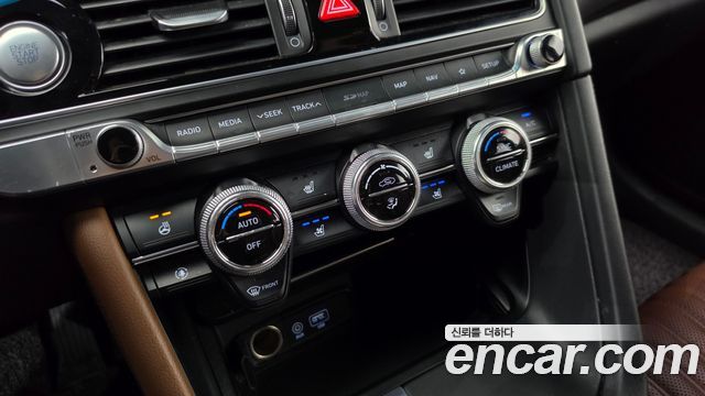 Genesis G70 2020 — photo 17