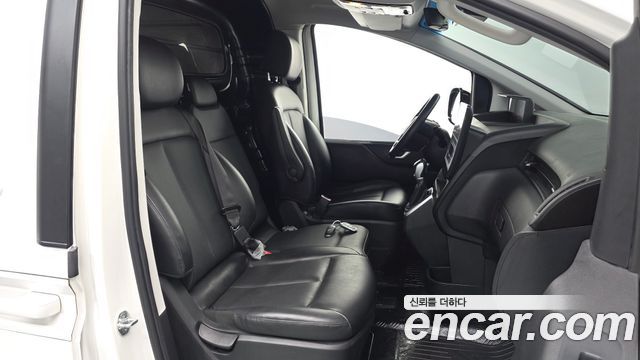 Hyundai Staria 2022 — photo 16