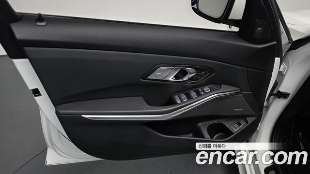 BMW 3-Series 2024 — photo 14