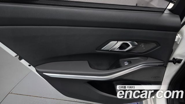 BMW 3-Series 2024 — photo 15