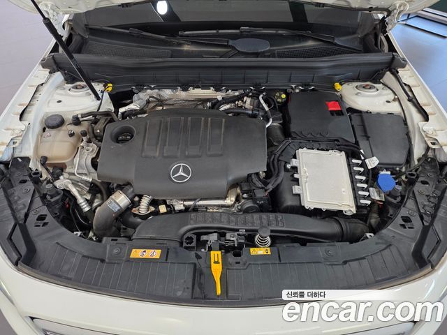 Mercedes-Benz GLB-Class 2021 — photo 6