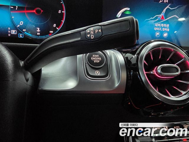 Mercedes-Benz GLB-Class 2021 — photo 9