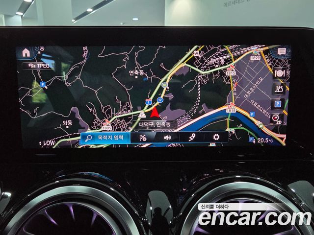 Mercedes-Benz GLB-Class 2021 — photo 12