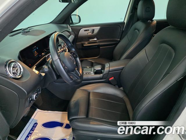 Mercedes-Benz GLB-Class 2021 — photo 14