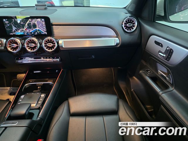 Mercedes-Benz GLB-Class 2021 — photo 16