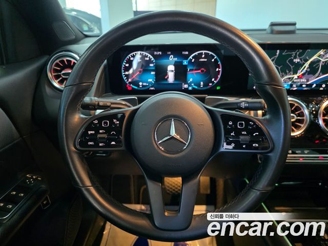 Mercedes-Benz GLB-Class 2021 — photo 17