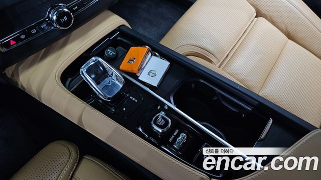 Volvo XC90 2021 — photo 12