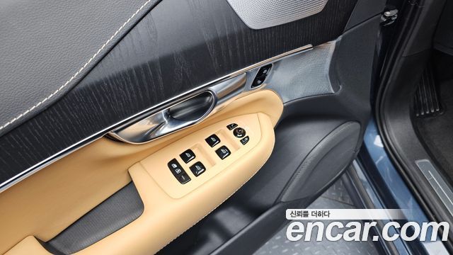 Volvo XC90 2021 — photo 19