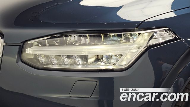 Volvo XC90 2021 — photo 8
