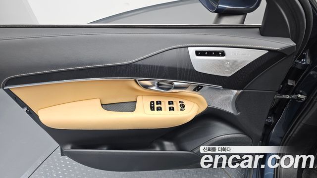 Volvo XC90 2021 — photo 14
