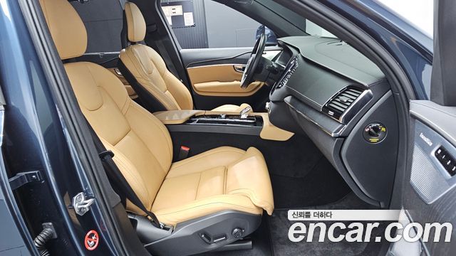 Volvo XC90 2021 — photo 16