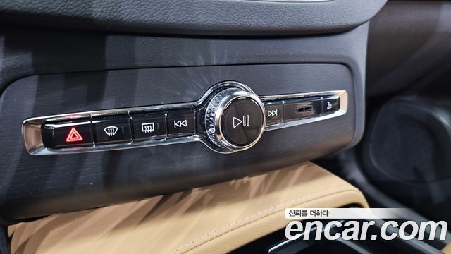 Volvo XC90 2021 — photo 31
