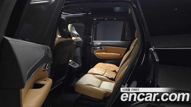 Volvo XC90 2023 — photo 17