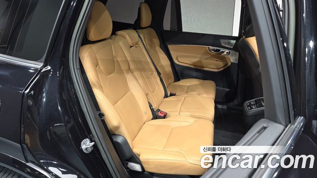 Volvo XC90 2023 — photo 18