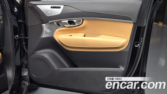 Volvo XC90 2023 — photo 15