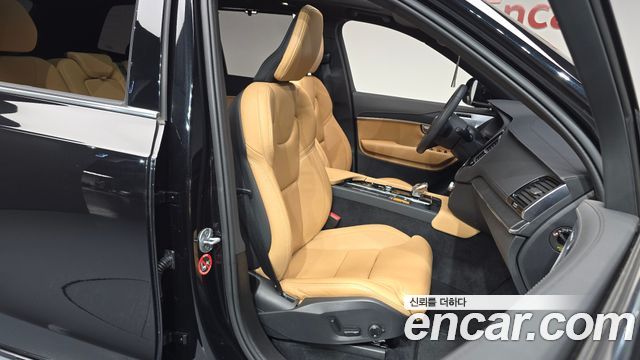 Volvo XC90 2023 — photo 16