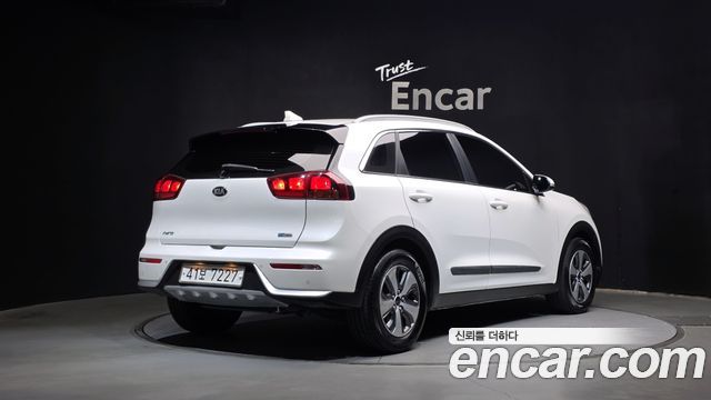 Kia Niro 2018 — photo 2